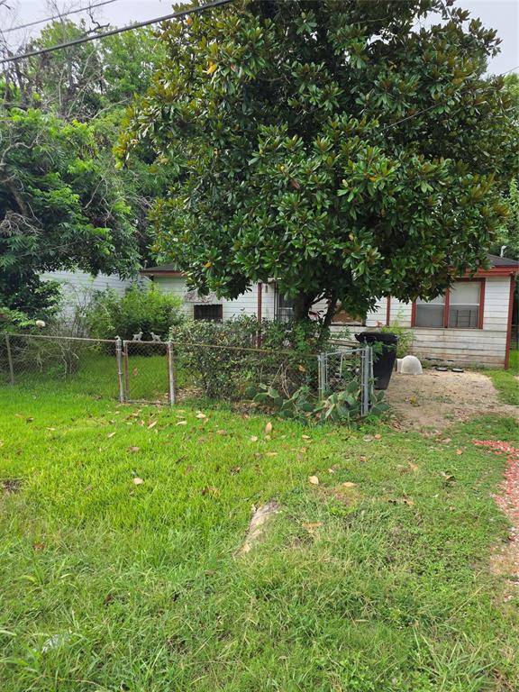 5218 Higgins ST, Houston, TX 77033