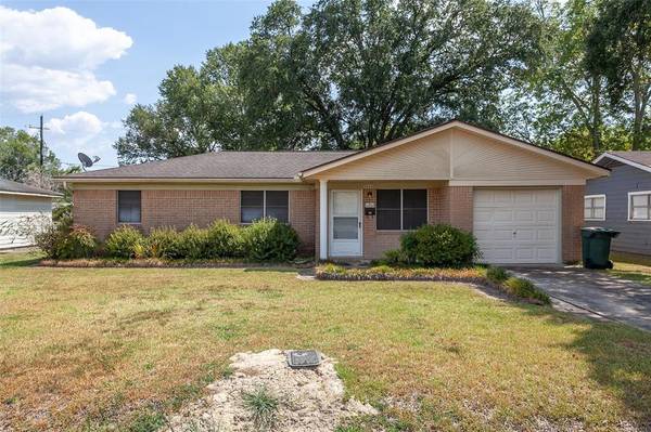 9565 Shepherd DR, Beaumont, TX 77707