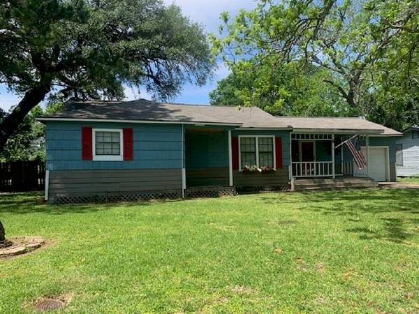 808 Azalea ST, Lake Jackson, TX 77566