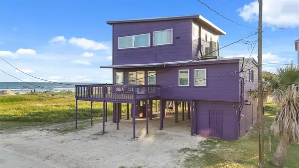 135 Detenbeck AVE,  Surfside Beach,  TX 77541