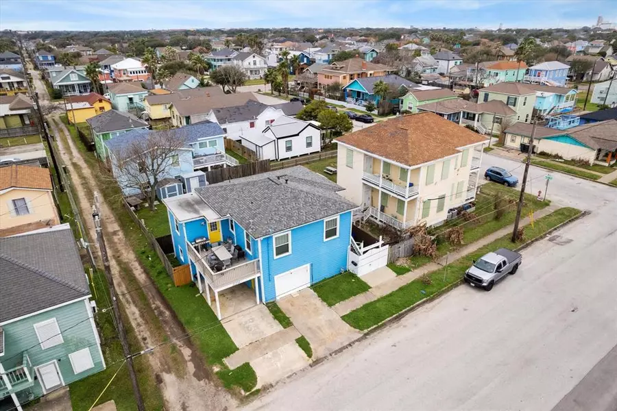 2211 28th ST, Galveston, TX 77550