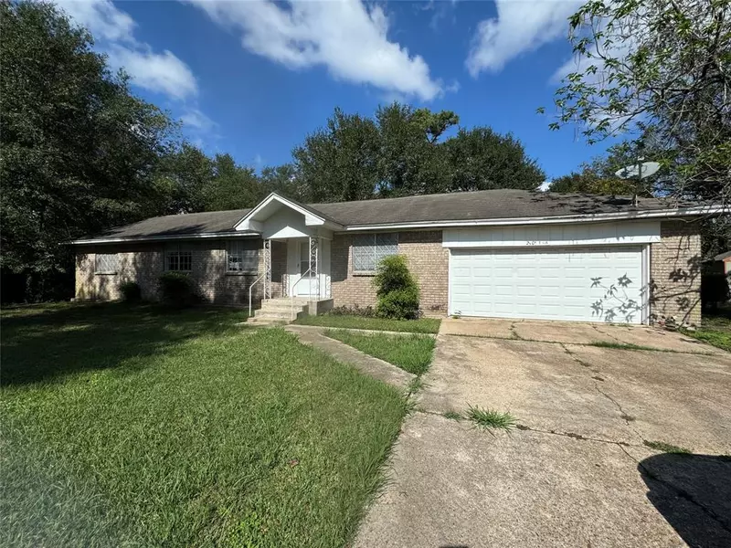 2109 N 3rd Street, Orange, TX 77630