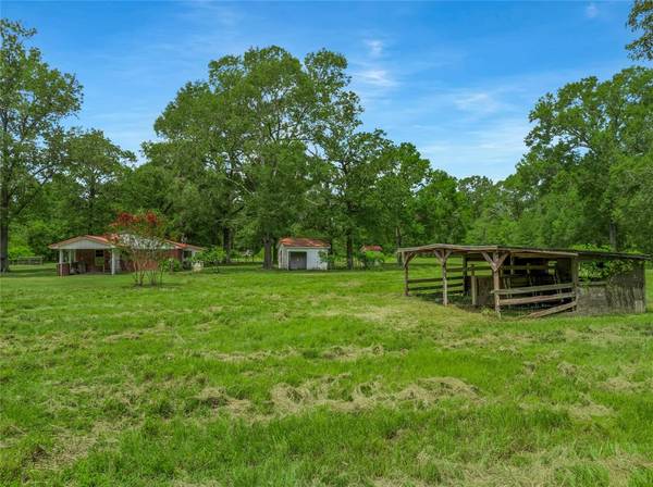 330 County Road 2850, Cleveland, TX 77327