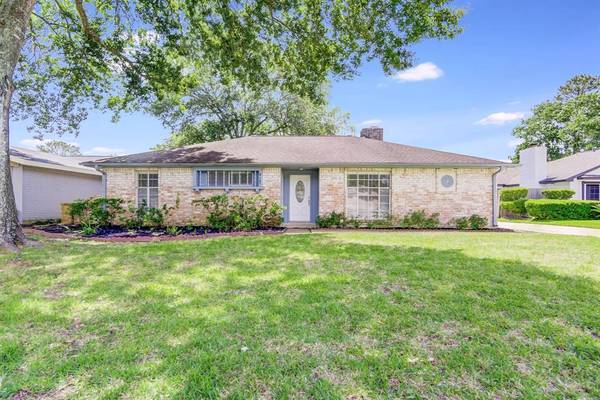 16926 Hibiscus LN, Friendswood, TX 77546