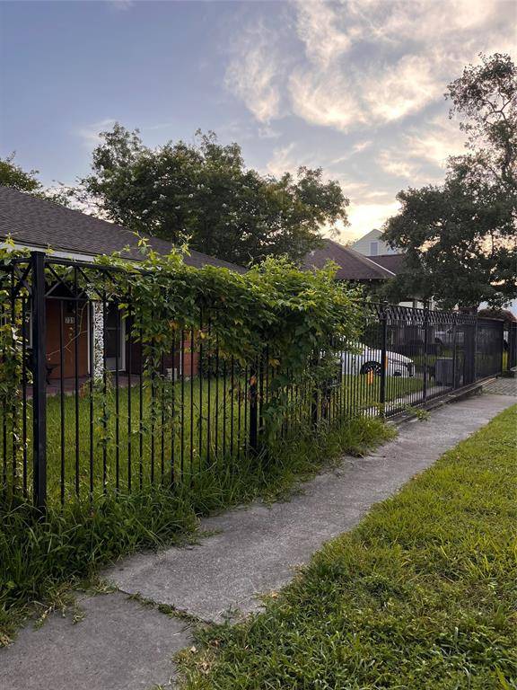 Houston, TX 77007,735 E 8th 1/2 ST