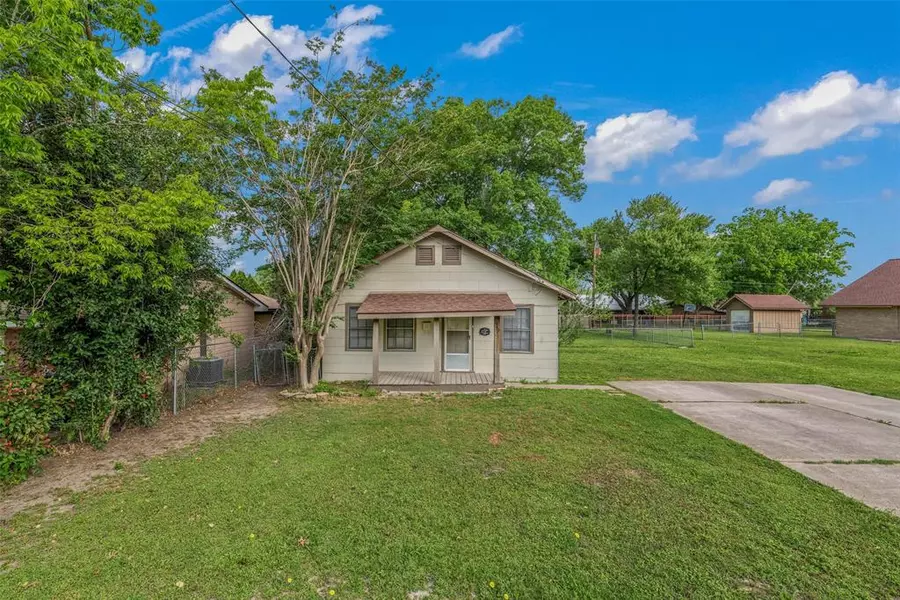 1509 Sycamore ST, Navasota, TX 77868