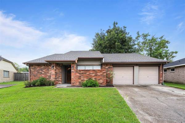 2303 Pilgrims Bend DR, Friendswood, TX 77546