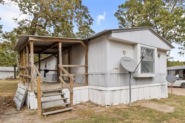 1202 US Highway 190 #13, Huntsville, TX 77320