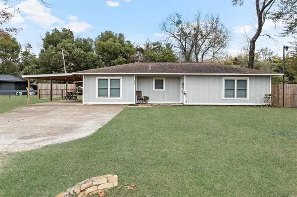 135 Oak St, Bridge City, TX 77611