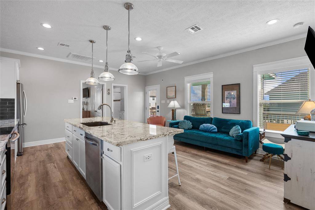 Crystal Beach, TX 77650,1790 Catfish LN