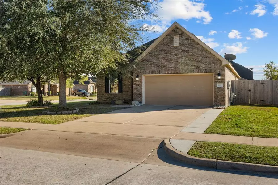 6102 Trout CT, Pearland, TX 77581