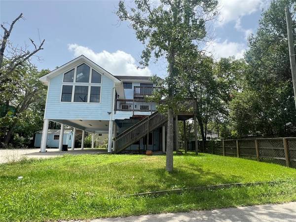 2115 Knollwood ST, Kemah, TX 77565