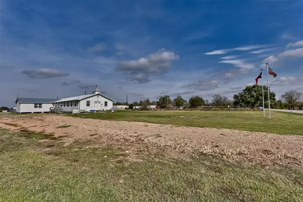 7393 CHADWICK HOGAN RD, Chappell Hill, TX 77426