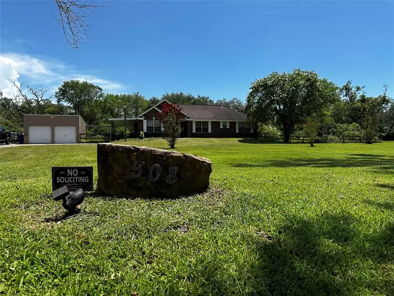 308 County Road 893b, Angleton, TX 77515