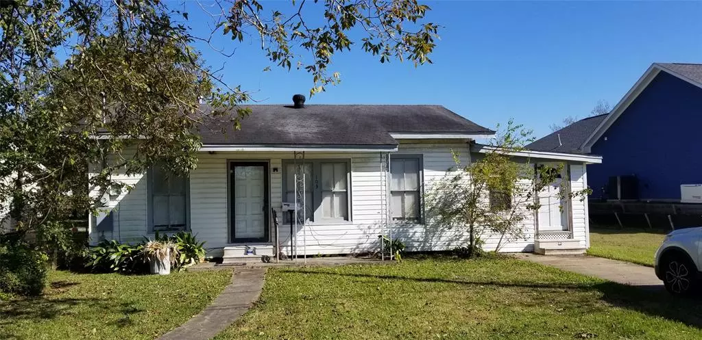 103 E Oregon ST, Orange, TX 77630