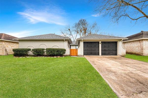 16307 Tibet RD, Friendswood, TX 77546