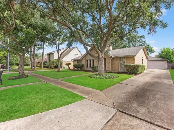 Sugar Land, TX 77479,2923 Colonial