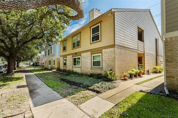 758 Memorial Mews ST #4, Houston, TX 77079