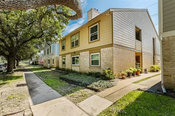 758 Memorial Mews ST #4,  Houston,  TX 77079