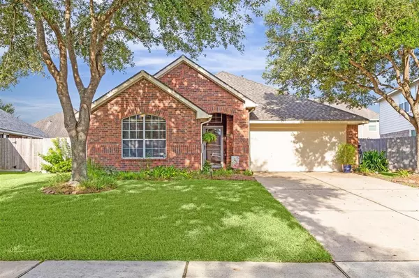 625 Castle Cove LN, League City, TX 77573