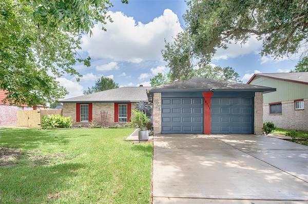 16111 David Glen DR, Friendswood, TX 77546