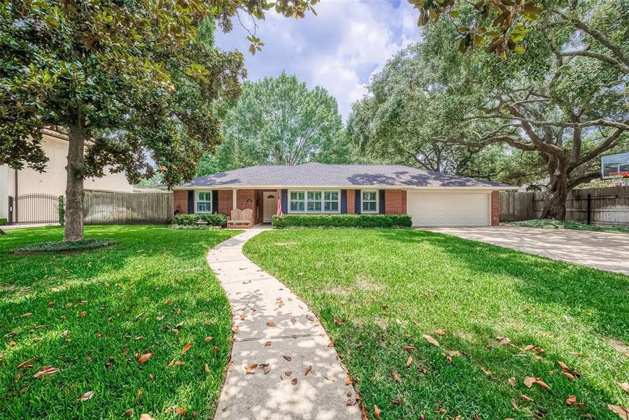 5423 Pine ST, Bellaire, TX 77401