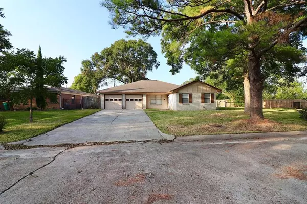 308 Inwood DR, Baytown, TX 77521