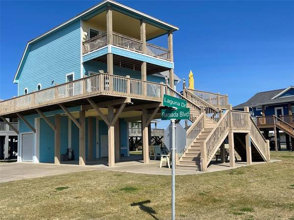 2901 Laguna DR, Crystal Beach, TX 77650