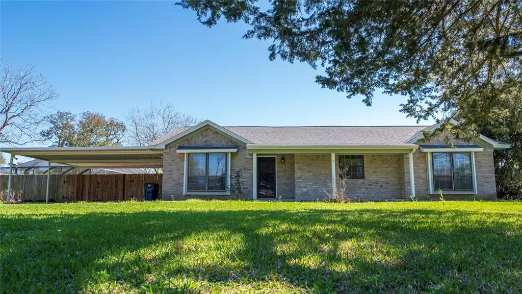 201 Red River RD, Bay City, TX 77414