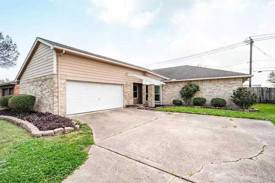 9846 Rocky Hollow RD, La Porte, TX 77571