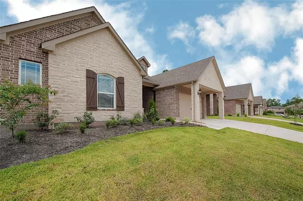 11767 Oakwood Ranch, Willis, TX 77378