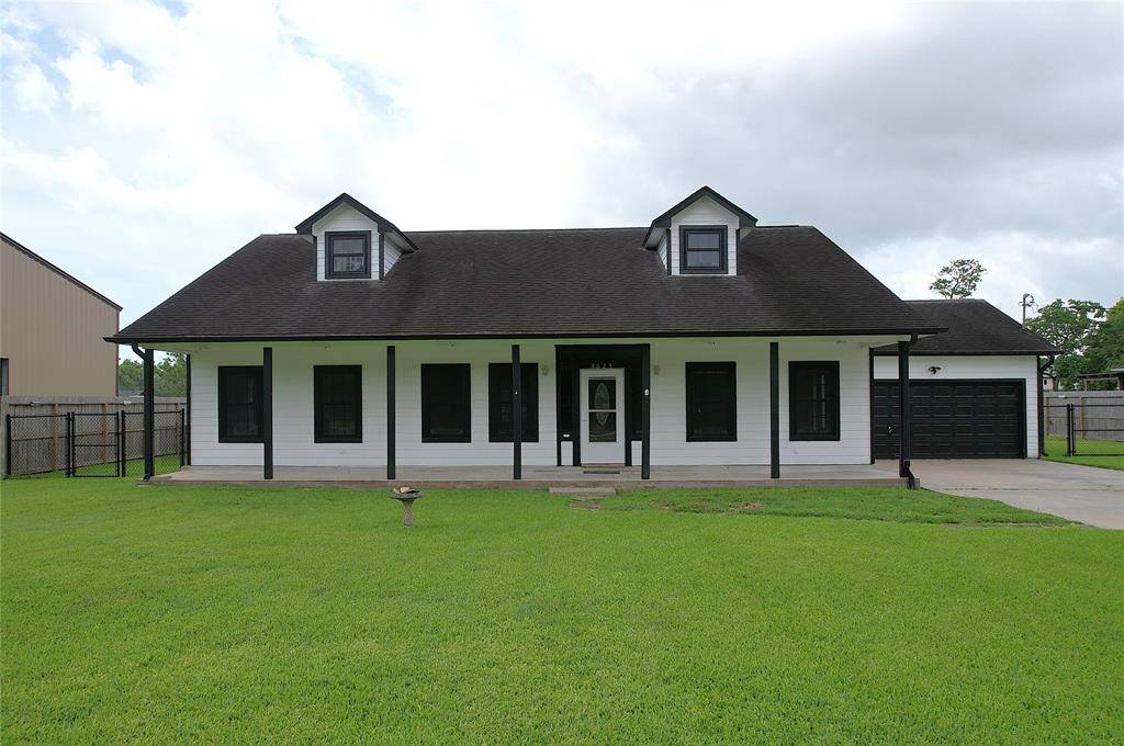 8623 Delesandri RD, Hitchcock, TX 77563