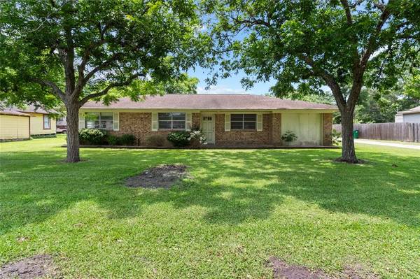 402 E Orange ST, Angleton, TX 77515