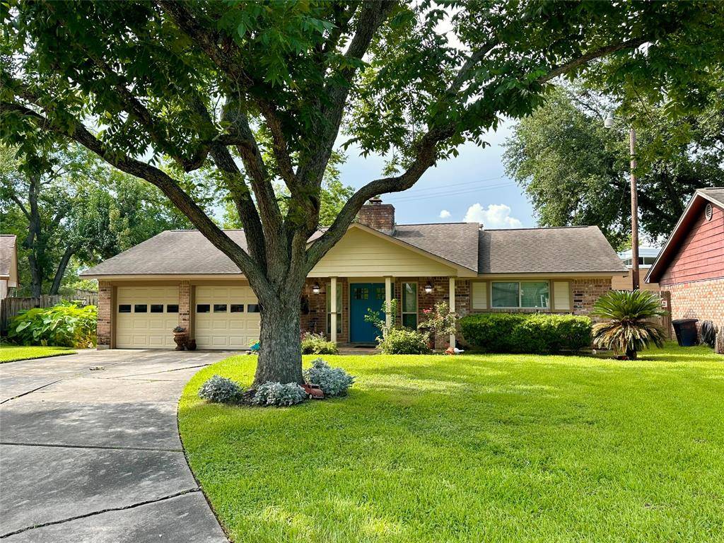 1014 Shadow CIR, League City, TX 77573