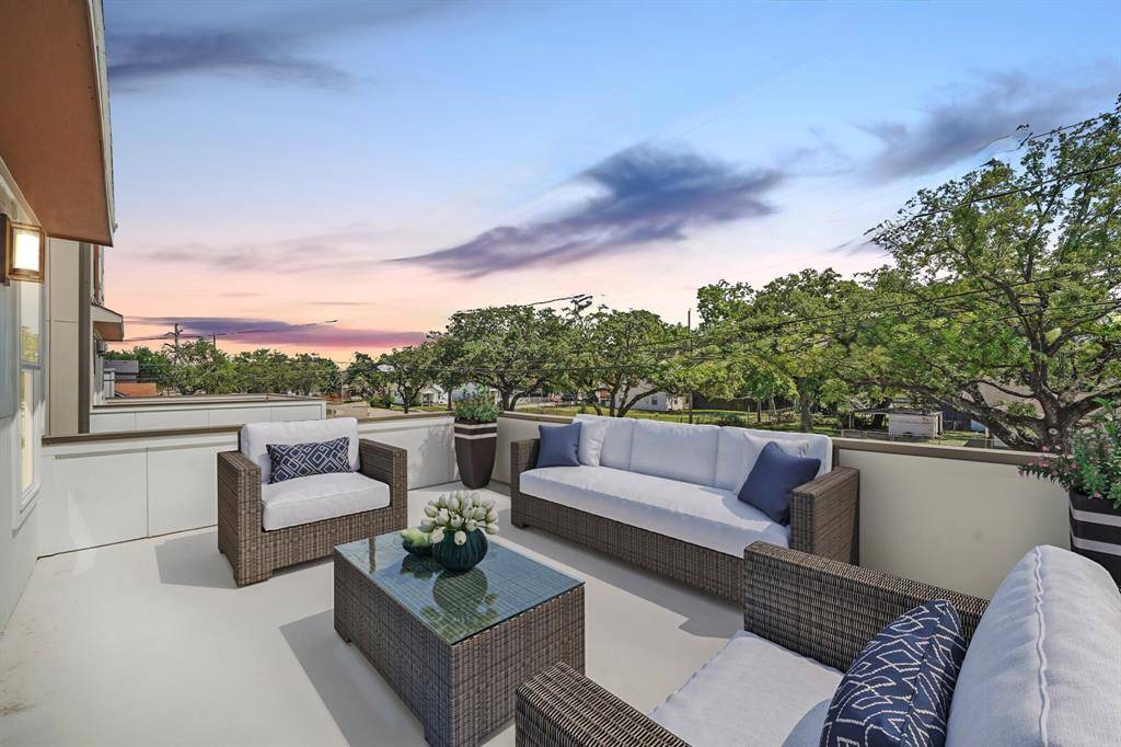 355 Cavalcade ST, Houston, TX 77009