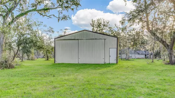 102 Deer Trail,  Lake Jackson,  TX 77566