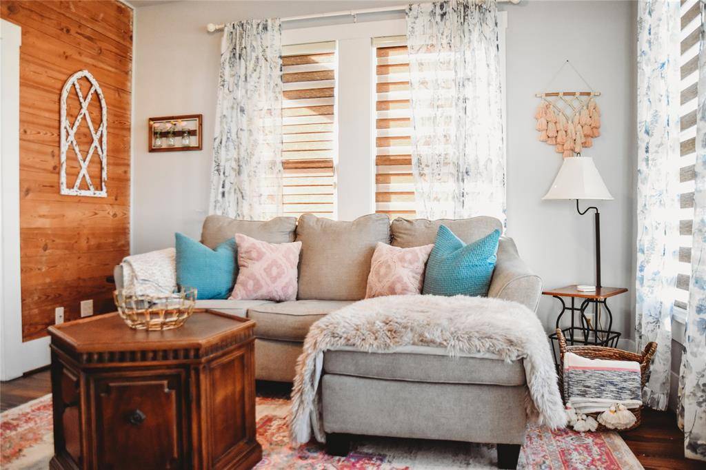 512 Baumgarten ST, Schulenburg, TX 78956