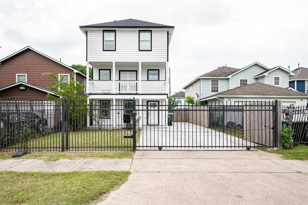 9026 Mcgallion RD, Houston, TX 77022