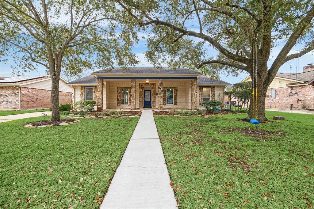 11918 Meadowdale DR, Meadows Place, TX 77477