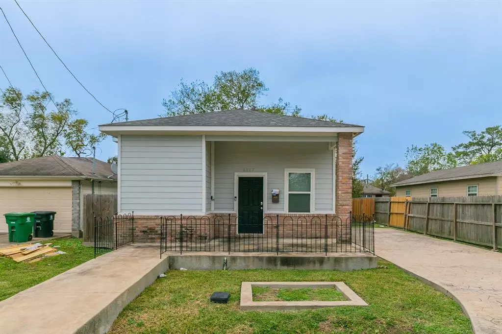 Houston, TX 77051,8017 Comal ST