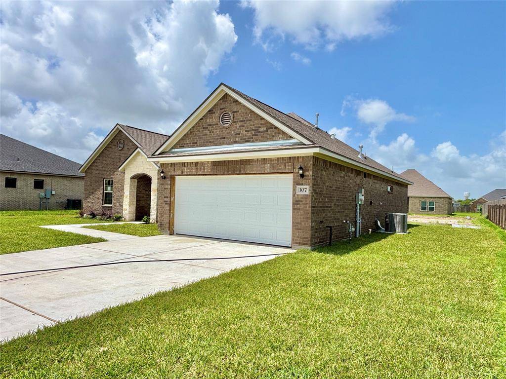 Port Lavaca, TX 77979,107 Golden WAY
