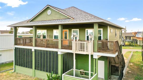 221 Seashell DR, Surfside Beach, TX 77541