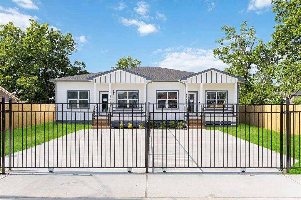 4825 Pederson ST #A/B, Houston, TX 77033