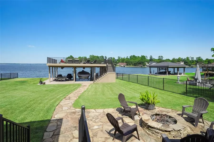 143 Lake View CIR, Montgomery, TX 77356