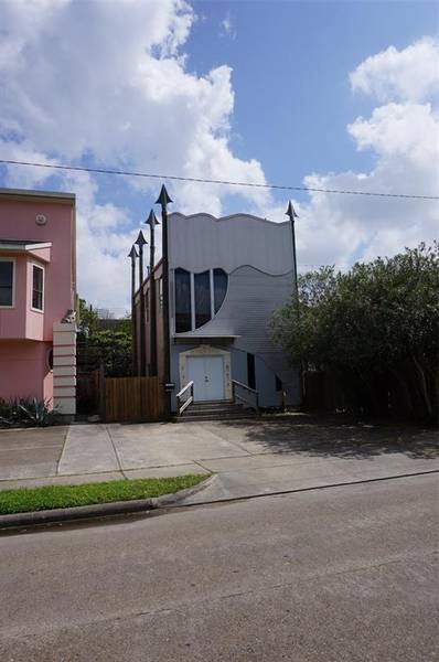 214 Westcott ST, Houston, TX 77007