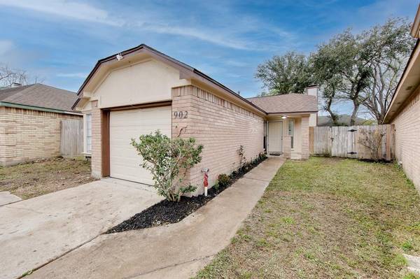 902 Somercotes LN, Channelview, TX 77530