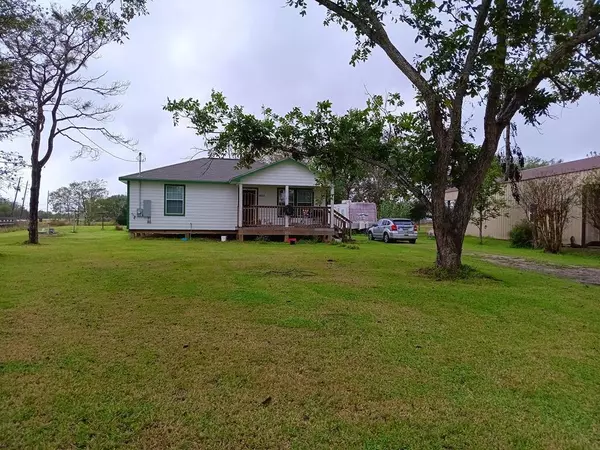 3832 County Road 211, Danbury, TX 77534