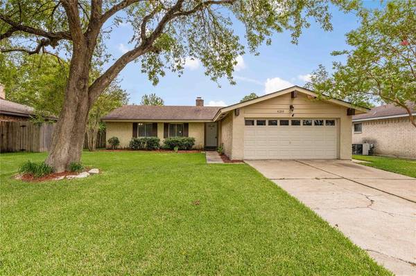 4203 Lucian LN,  Friendswood,  TX 77546