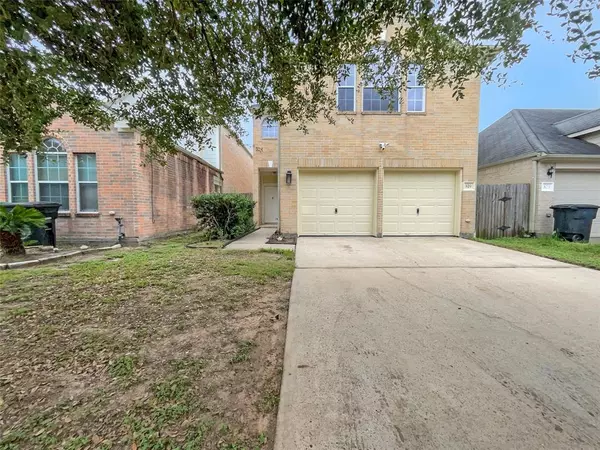 819 Forest Bark LN, Houston, TX 77067