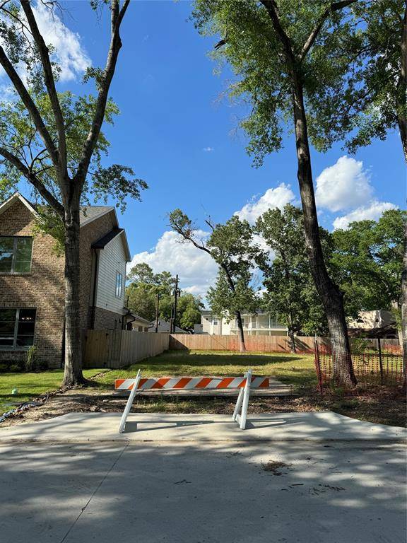 8702 Burkhart RD, Houston, TX 77055